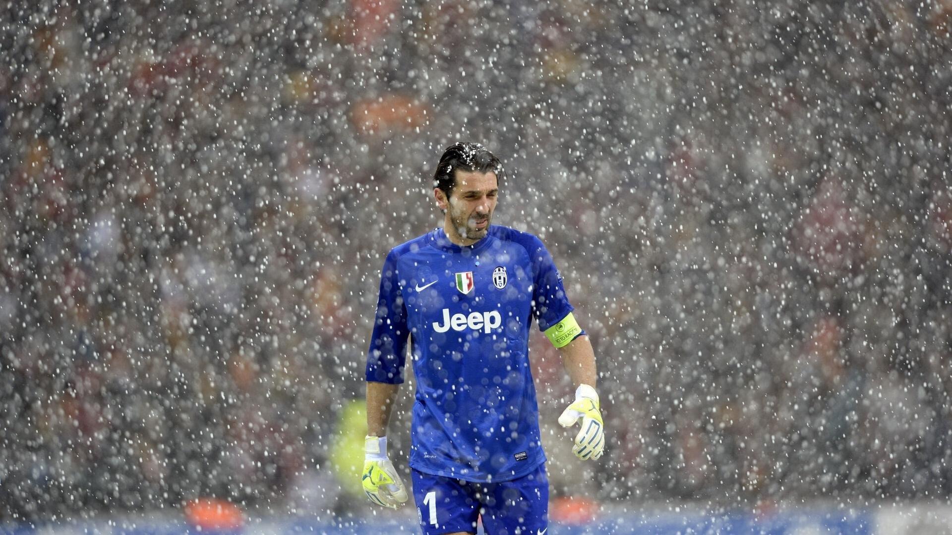 本泽马公开声援前里昂主席竞选市长 赞誉其带领俱乐部从垫底逆袭登顶