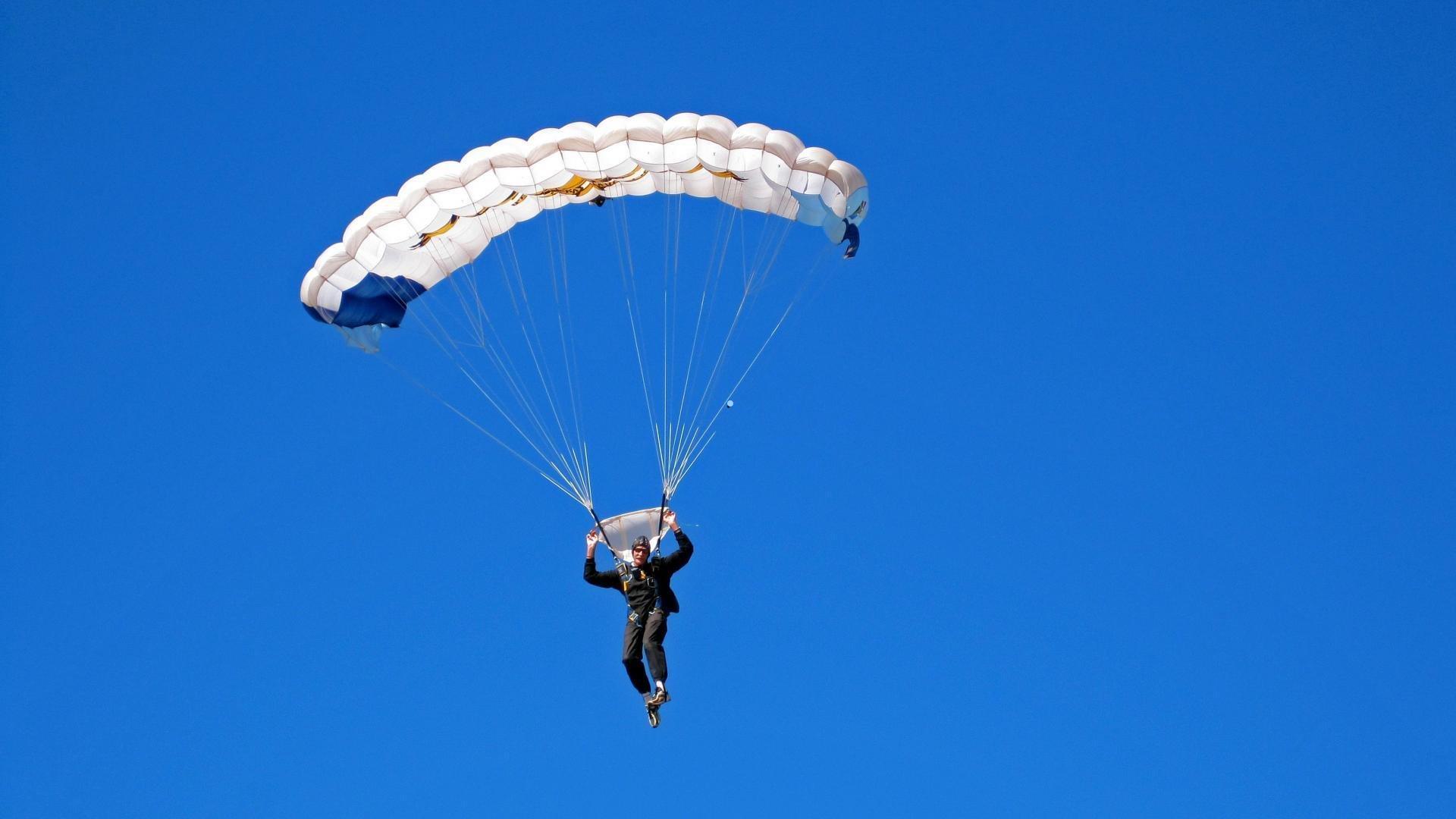 芝加哥火焰急切推动与莱万签约，担忧世界杯后局势生变